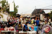 Memenuhi Badan Jalan