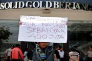TUNTUT UANG NASABAH