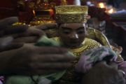CUCI PATUNG DEWA