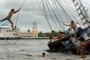 PERAHU PHINISI KARAM
