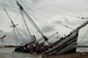 PERAHU PHINISI KARAM