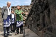 KUNJUNGI BOROBUDUR
