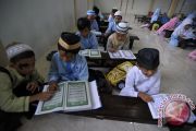 MENGISI WAKTU LIBURAN SEKOLAH