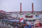 Lomba Kapal Hias dan Bidar