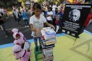 MENYUSUN BUKU