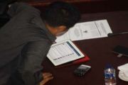 Facebookan Saat Sidang Paripurna/Henky Mohari