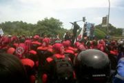 Buruh Blokir Jalan/Larno
