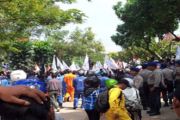Buruh Kepung Disnaker Batam/Dedi