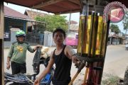 Kios Pengisian Bahan Bakar "Pertamini"