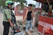 Kios Pengisian Bahan Bakar "Pertamini"