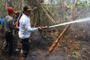 Bupati Padamkan Kebakaran