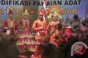 Lomba modifikasi pakaian adat