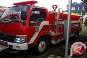 Unit damkar tertimpa balok beton saat kerja bakti di Kantor DLH