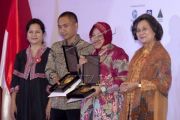 Raih Anugerah Bung Hatta 