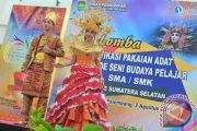 Modifikasi pakaian adat pelajar