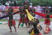 Pelajar Berlomba Kreasi Tari Dayak