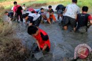 LOMBA MENANGKAP IKAN LELE