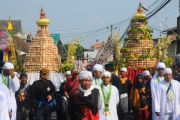 KIRAB GUNUNGAN APEM