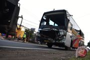 Bus Tabrakan Dengan Truk