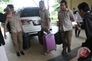 Barang bukti OTT Walikota Kendari