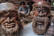 Kerajinan ukir bambu