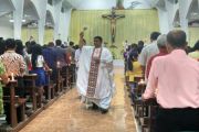 Suasana Malam Paskah Gereja Katolik Sulut
