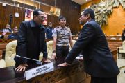 Bahas transportasi umum daring