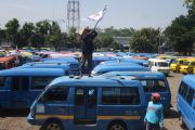 Demo angkot di Malang