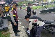 Polisi periksa pengunjung Polresta Palembang
