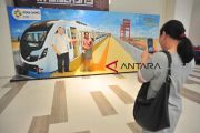 Mural sosialisasi Kereta LRT