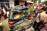 Kecelakaan mobil tertabrak kereta