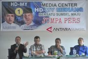 Tim Paslon Herman Deru-Mawardi Yahya beri keterangan pers