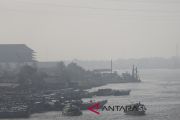 Palembang Diselimuti Kabut Asap Tipis