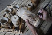 Kerajinan gelas berbahan bambu
