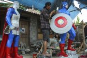 Produksi Patung Karakter Superhero
