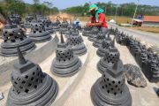 Pembangunan miniatur candi Borobudur