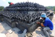Pembangunan miniatur candi Borobudur