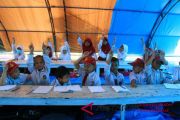 Sekolah darurat pascagempa Mamasa