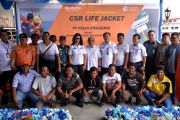 PENYERAHAN JAKET PELAMPUNG UNTUK PELAYARAN RAKYAT