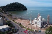 IKON WISATA HALAL PANTAI PADANG