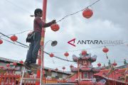 Persiapan Jelang Perayaan Imlek di Palembang