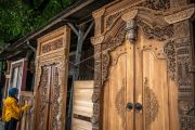 Kerajinan ukiran kayu jati