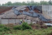 Talut longsor di jalan tol Batang-Semarang
