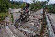 Jembatan gantung rusak
