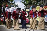 Aksi lomba balap karung