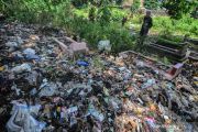MAKAM DIJADIKAN TEMPAT SAMPAH
