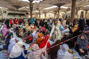 Buka Puasa di Masjid Nabawi