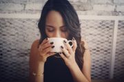 Kebiasaan minum kopi berdampak pada kesehatan tulang wanita