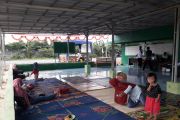 Pemudik beristirahat di Posko Utama PCNU Lampung Selatan