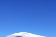 Topi awan melingkari Gunung Rinjani